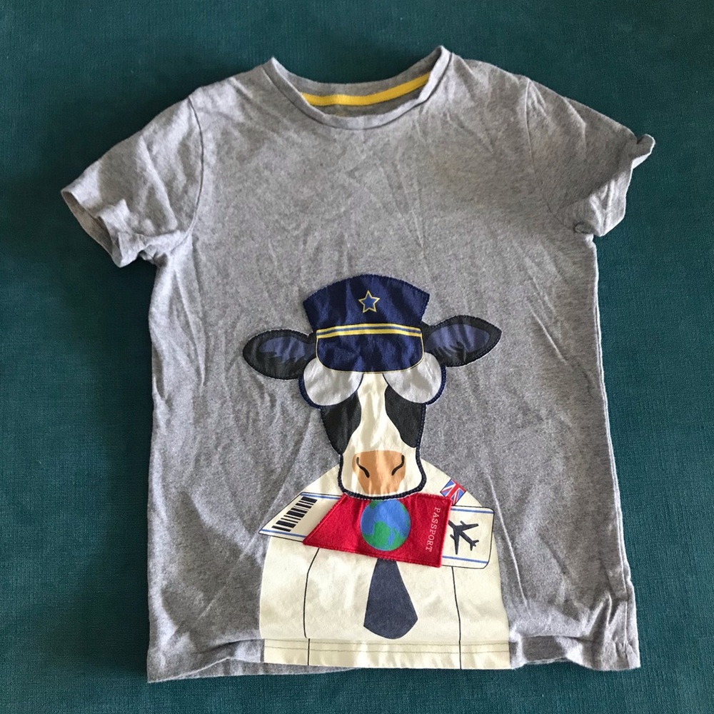 Kids Gray Cow Pilot Graphic Tee Size 9/10